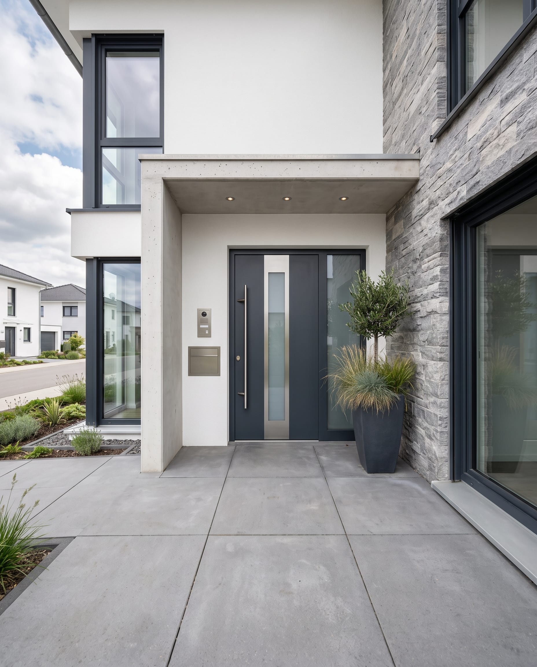 Moderne Aluminium-Haustür für Neubau in Fürth